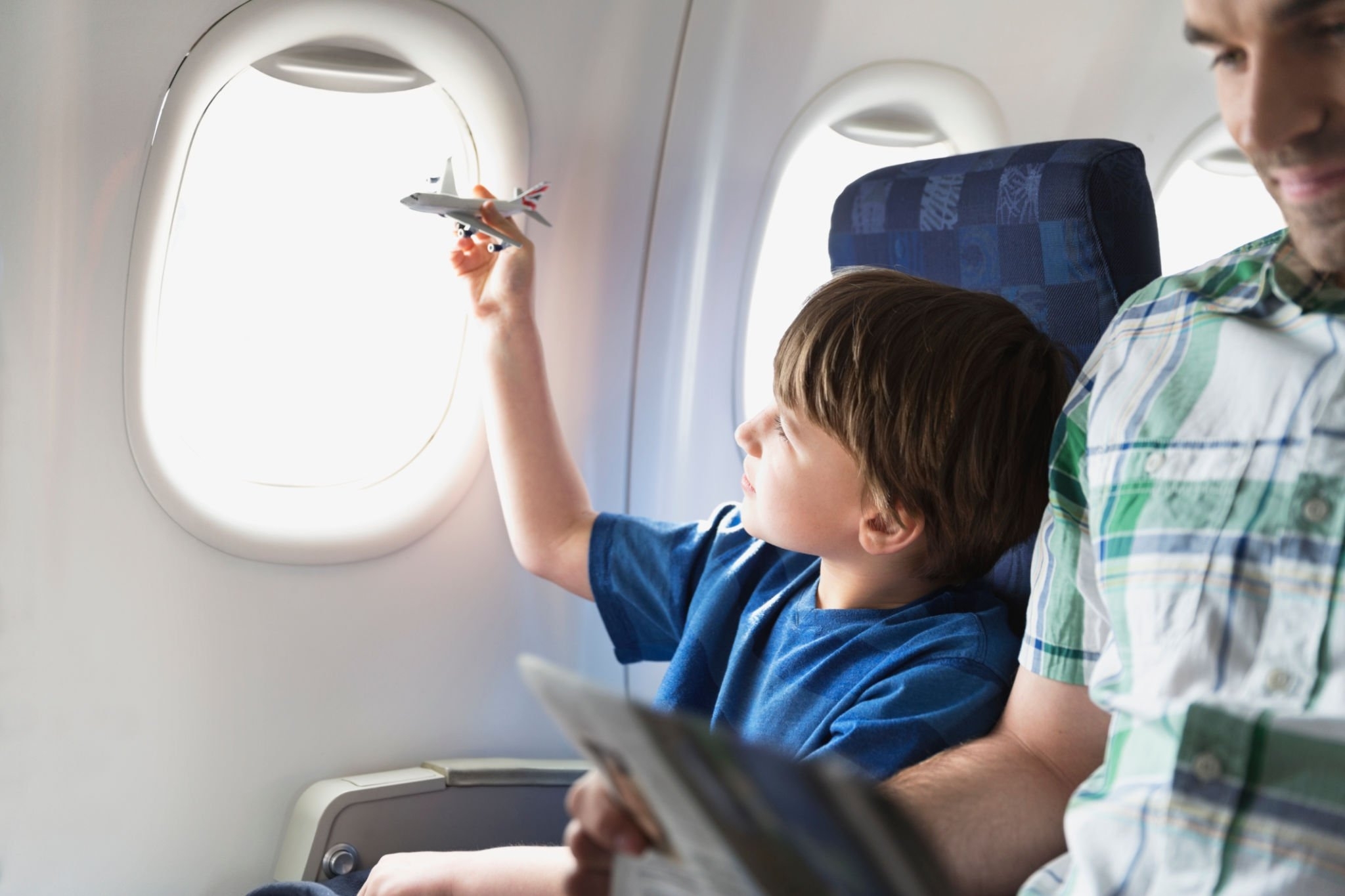 Traveling with Children on an Airplane: Tips and Tricks for a Smooth Journey